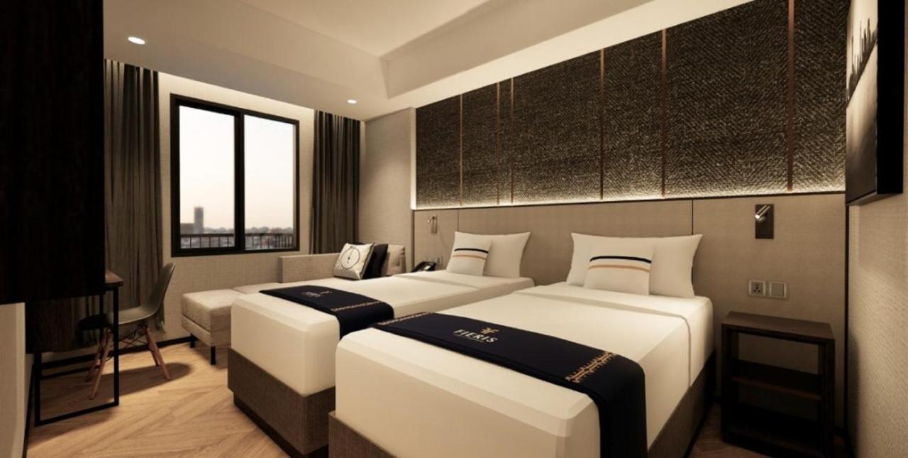 Fieris Hotel Джакарта Екстериор снимка