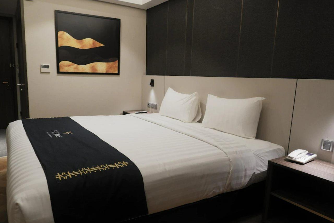 Fieris Hotel Джакарта Екстериор снимка
